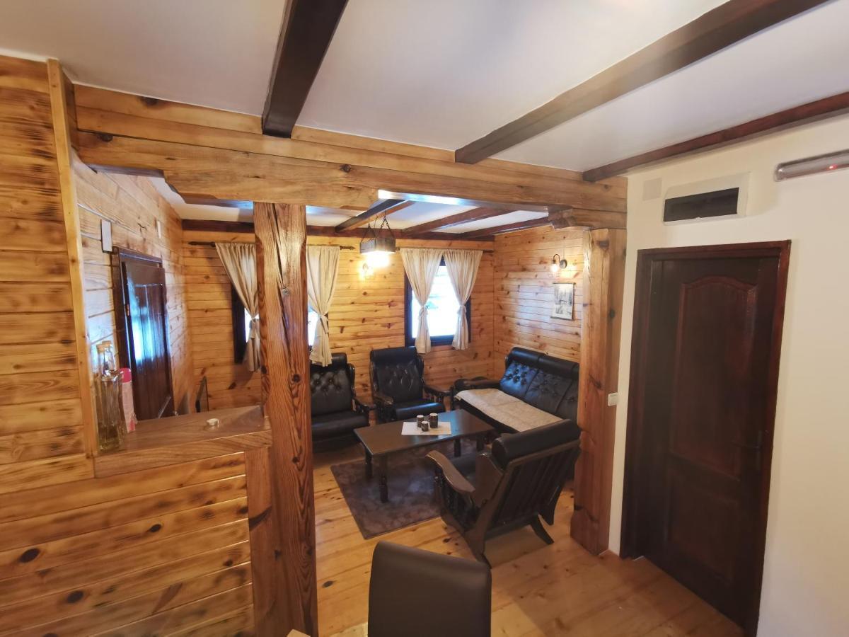 Vila Tijana Mitrovac Exteriör bild