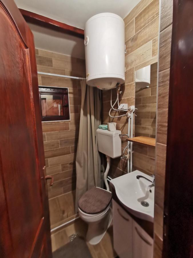 Vila Tijana Mitrovac Exteriör bild